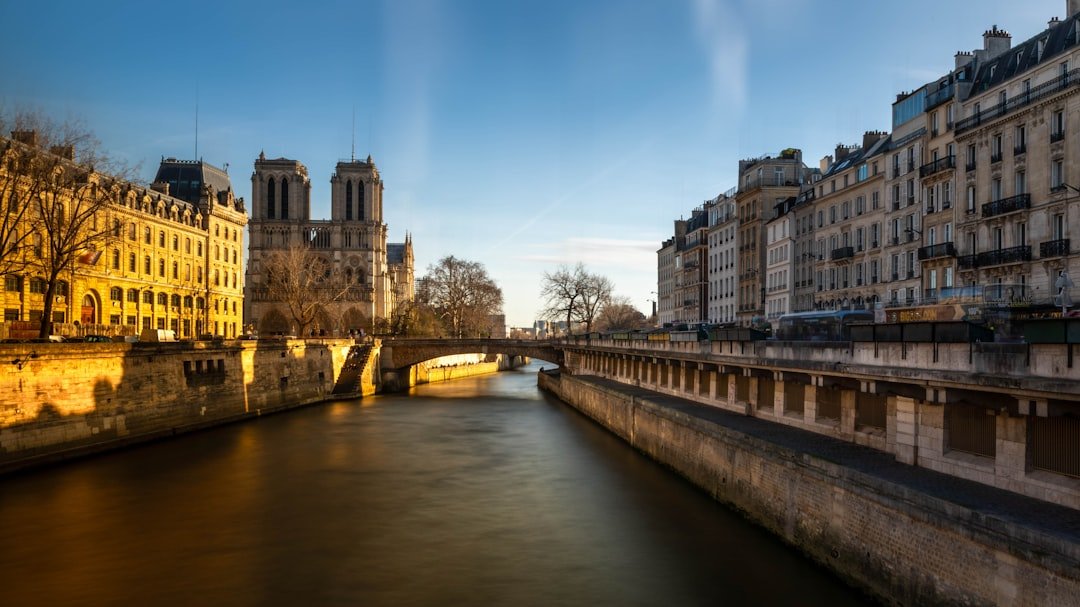 Photographier ses Voyages comme un Pro : Guide Technique et Artistique 2026